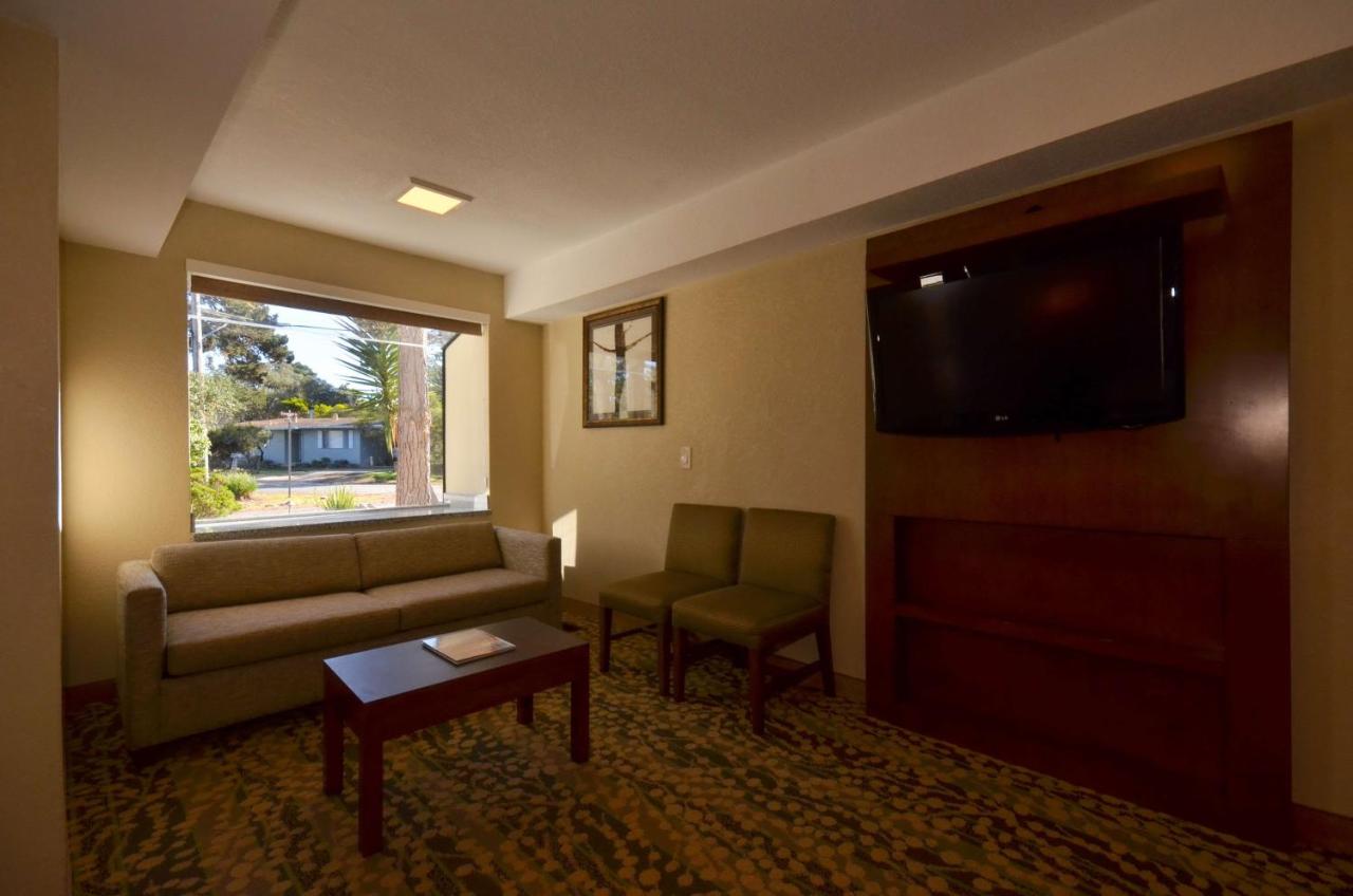 | Best Western The Inn & Suites Pacific Grove