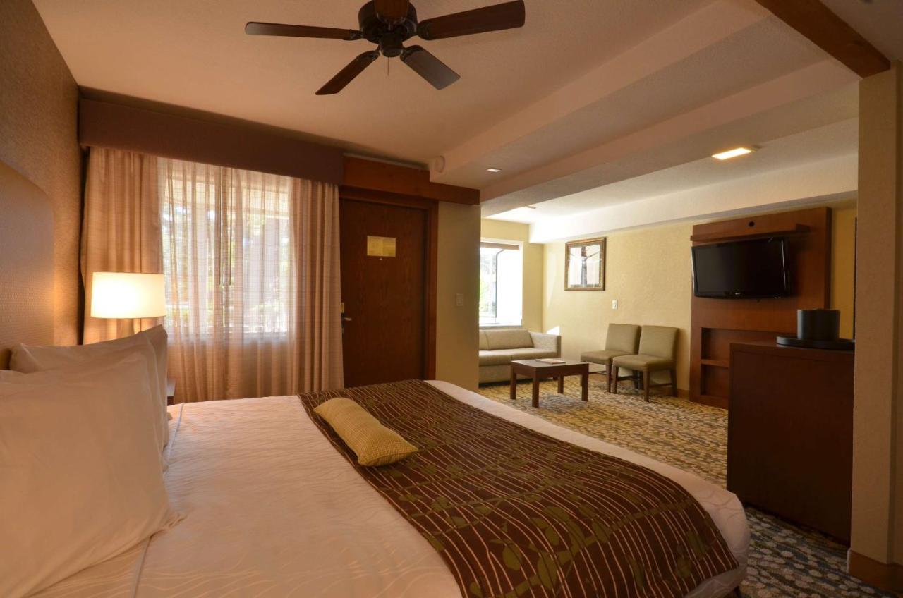 King Room - Disability Access - Non-Smoking at Best Western The Inn & Suites Pacific Grove