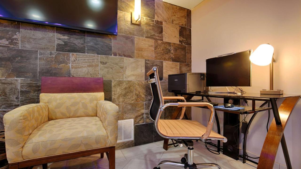 | Best Western The Inn & Suites Pacific Grove