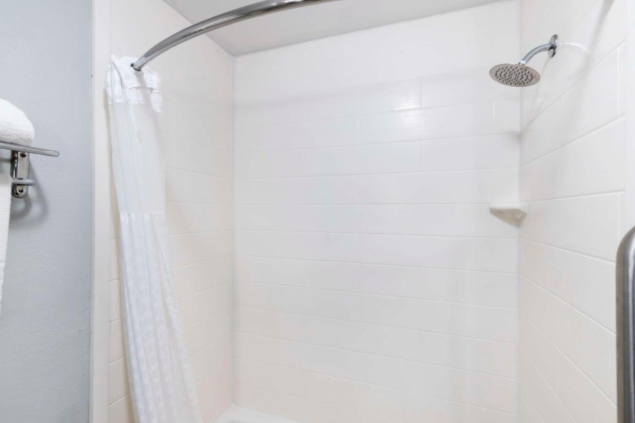 Queen Suite with Two Queen Beds at Best Western Medical Center North Inn & Suites Near Six Flags