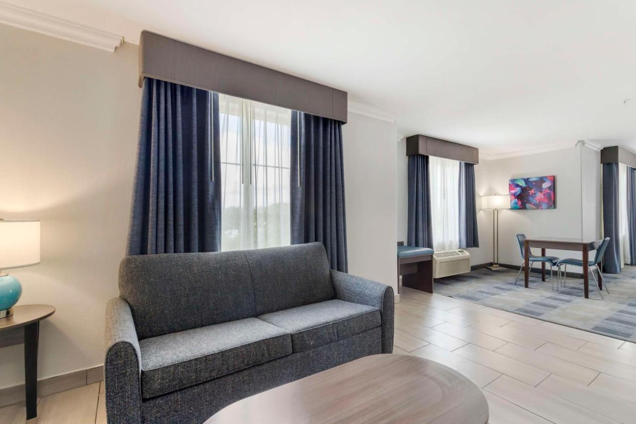 Corner King Suite with Sofa Bed at Best Western Medical Center North Inn & Suites Near Six Flags