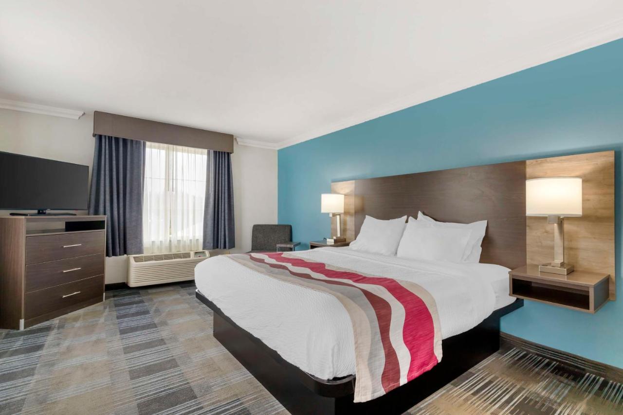 Corner King Suite with Sofa Bed at Best Western Medical Center North Inn & Suites Near Six Flags