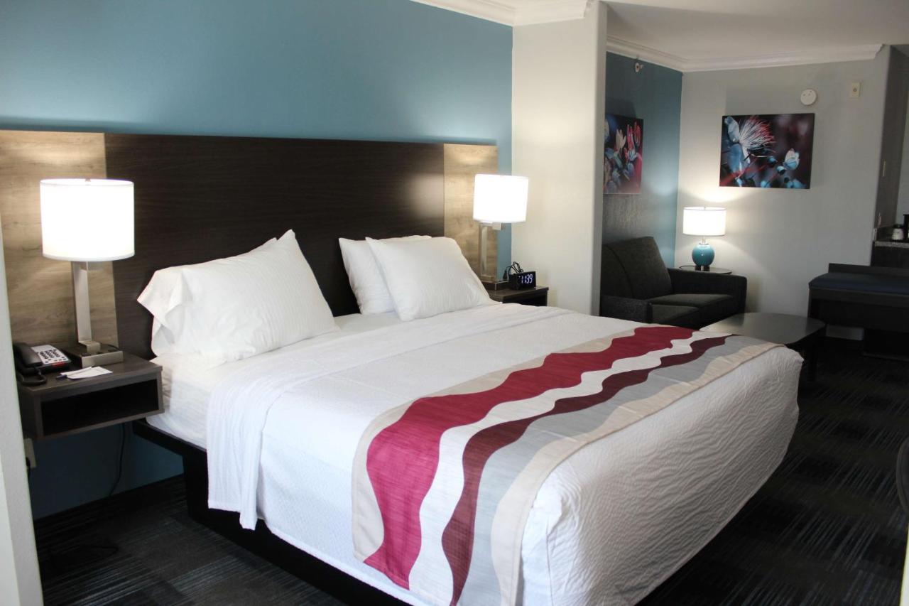 One-Bedroom Suite with One King and One Queen Bed and Full Kitchen at Best Western Medical Center North Inn & Suites Near Six Flags