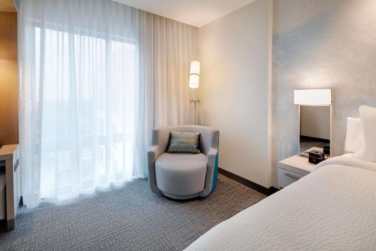 Guest room, 2 Queen, City view at Courtyard by Marriott Atlanta Vinings/Galleria