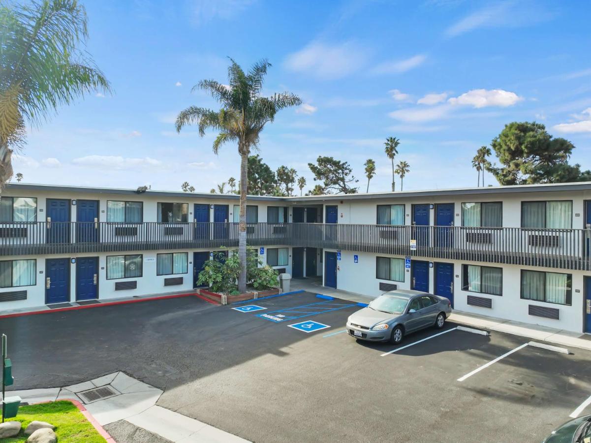 | Motel 6-Ventura, CA - Beach