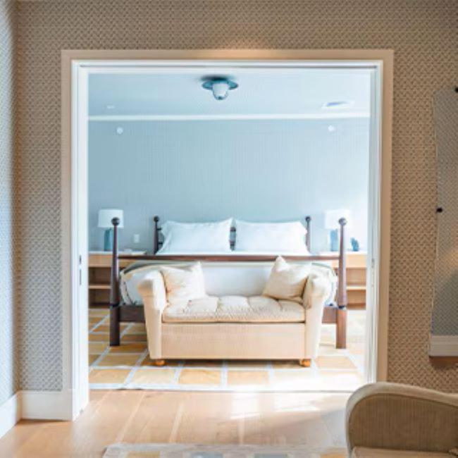 | Canoe Place Inn & Cottages