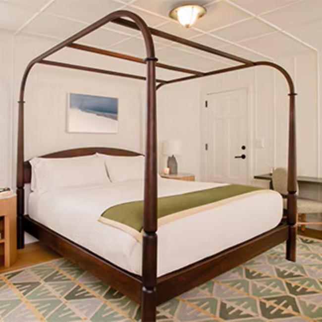 | Canoe Place Inn & Cottages