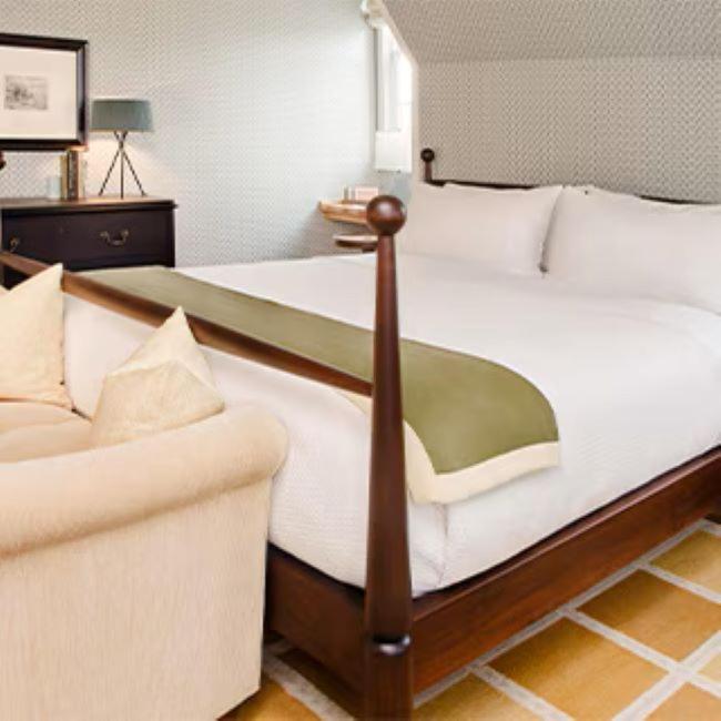 | Canoe Place Inn & Cottages