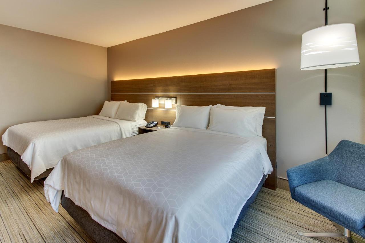 Twin Room - Mobility Access with Bath Tub at Holiday Inn Express & Suites Columbus – Fort Benning Maingate by IHG