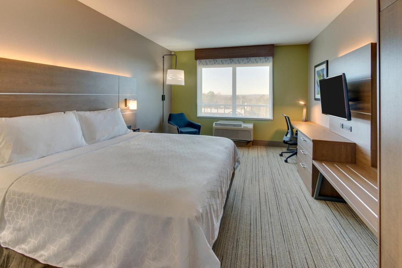 King Room with Spa Bath - Non-Smoking at Holiday Inn Express & Suites Columbus – Fort Benning Maingate by IHG