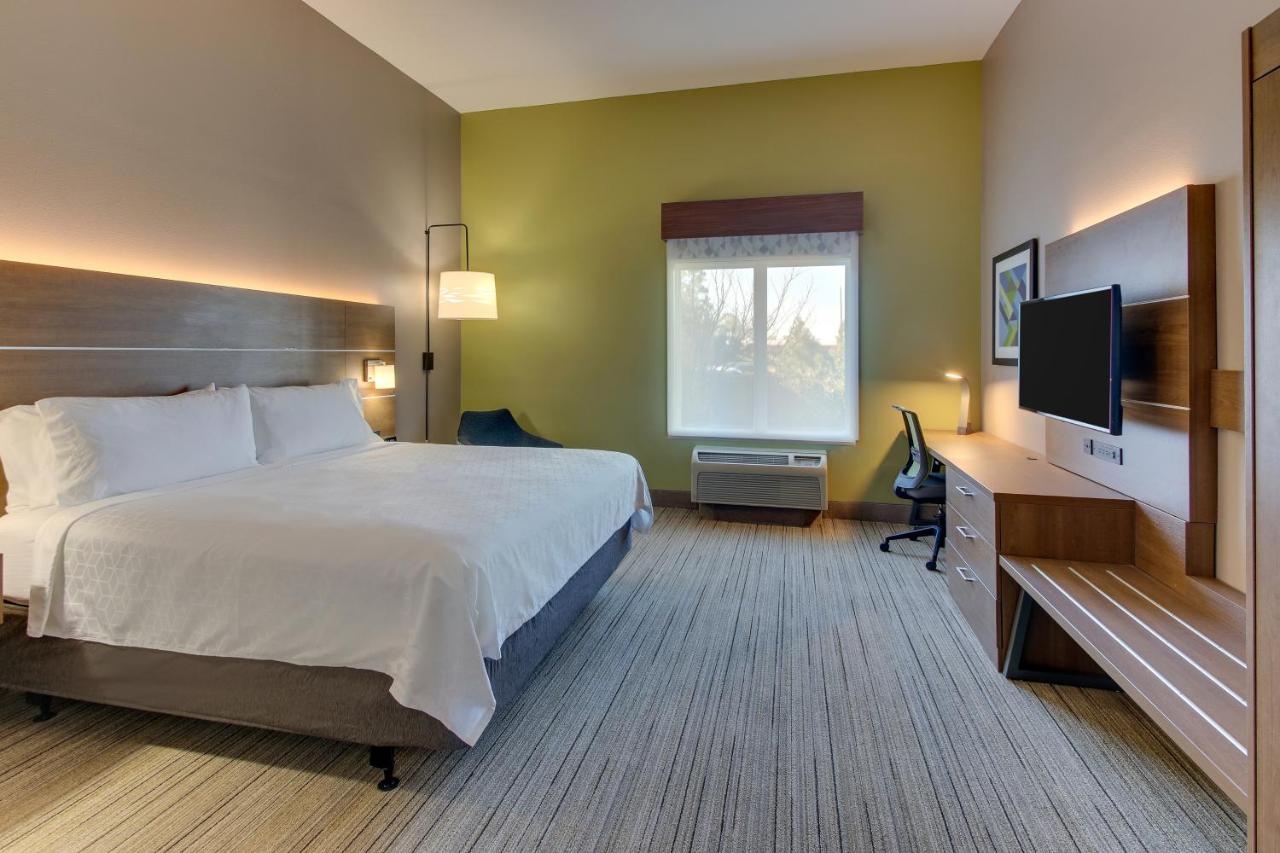 King Room - Hearing Accessible - Roll-in Shower at Holiday Inn Express & Suites Columbus – Fort Benning Maingate by IHG