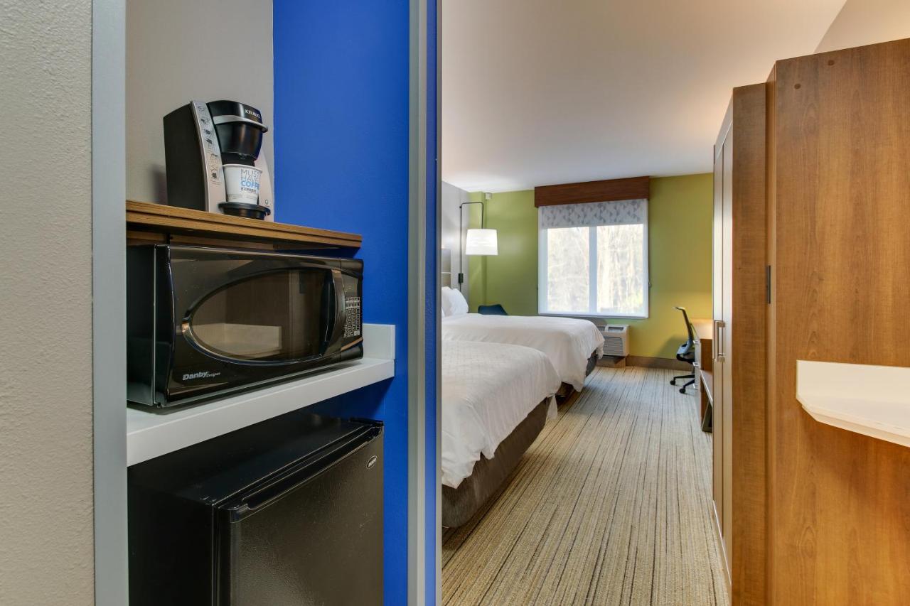 Twin Room - Mobility Access with Bath Tub at Holiday Inn Express & Suites Columbus – Fort Benning Maingate by IHG