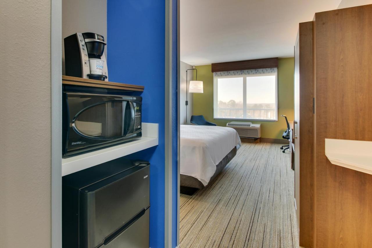 King Room with Spa Bath - Non-Smoking at Holiday Inn Express & Suites Columbus – Fort Benning Maingate by IHG
