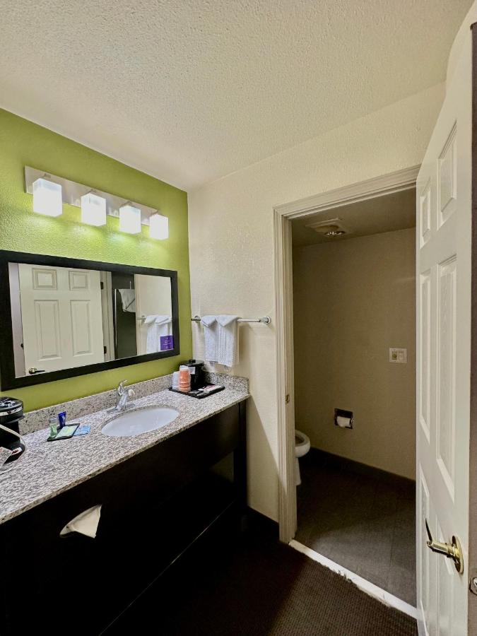 King Room at Sleep Inn & Suites Tulsa Central I-44