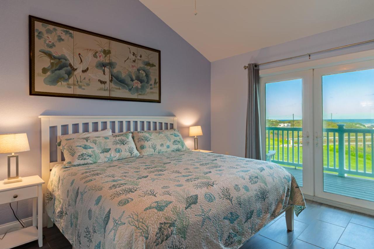 Apartment with Sea View at Executive Keys Condominiums on the Beach