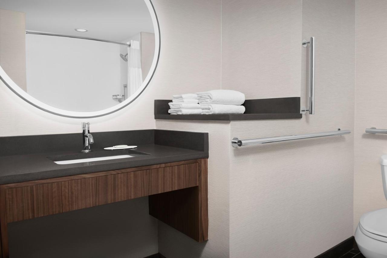 | Courtyard by Marriott Paso Robles