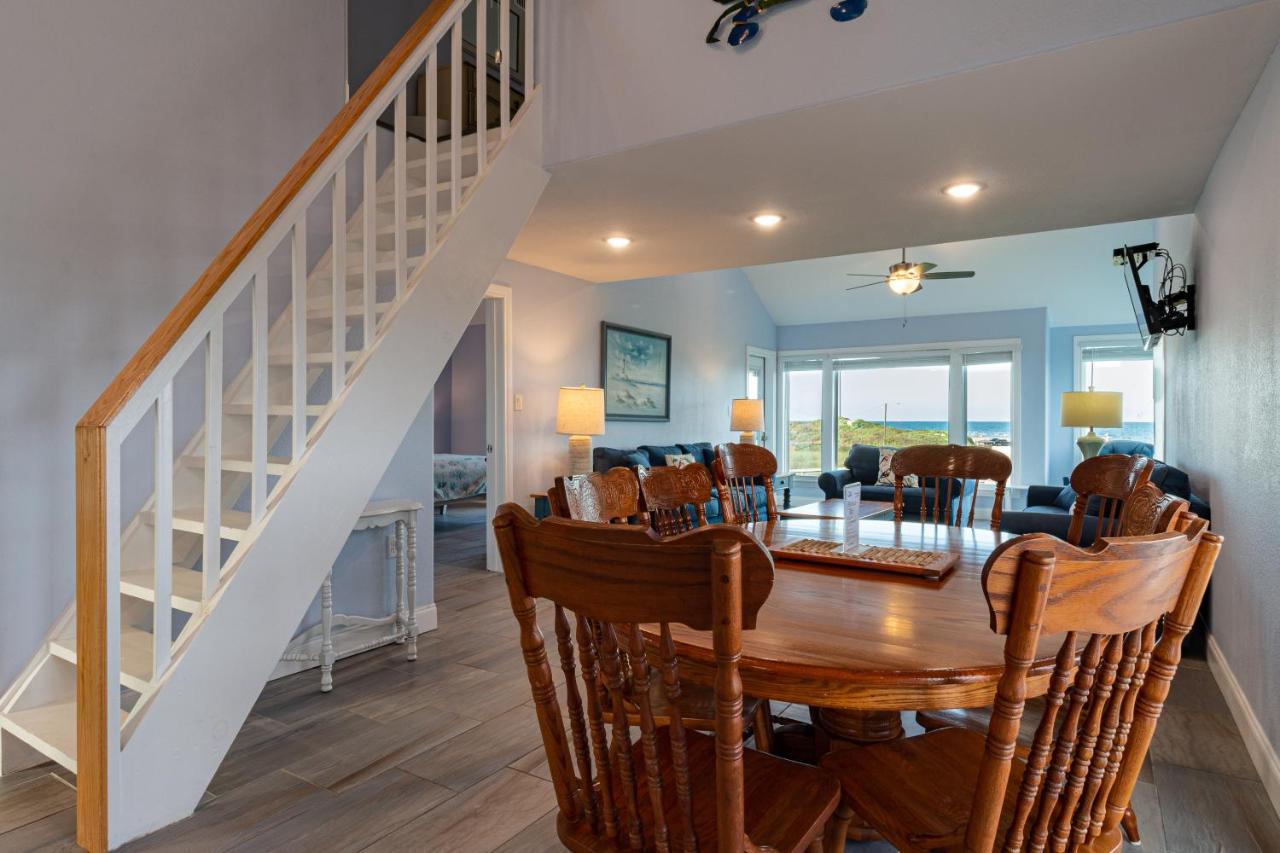 Apartment with Sea View at Executive Keys Condominiums on the Beach