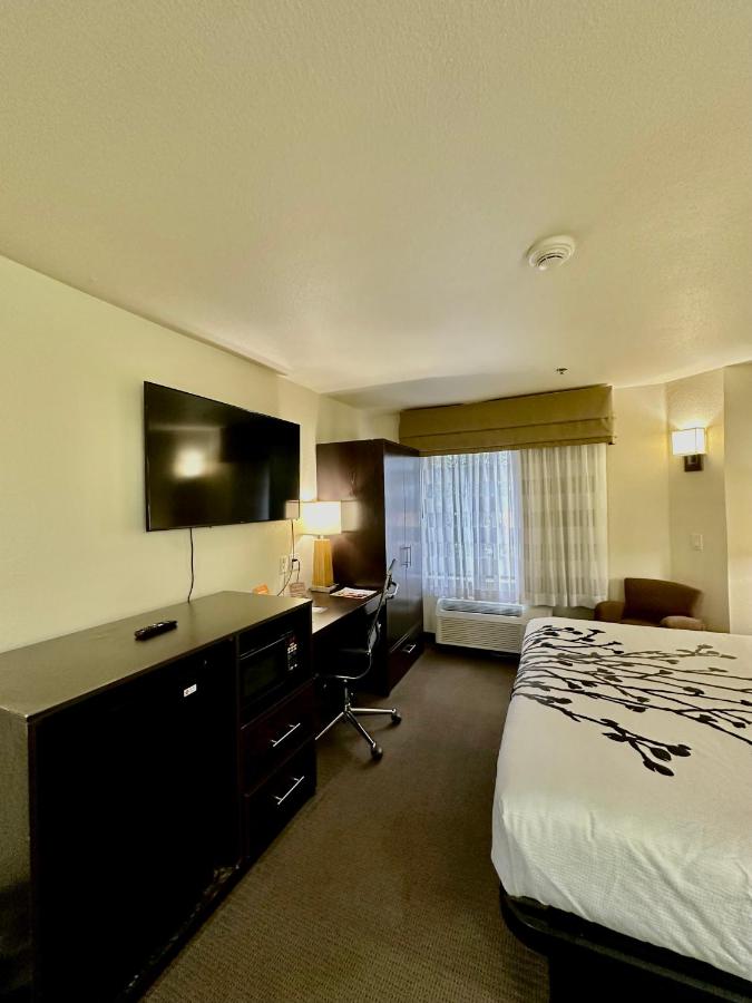 King Room - Accessible/Non-Smoking at Sleep Inn & Suites Tulsa Central I-44