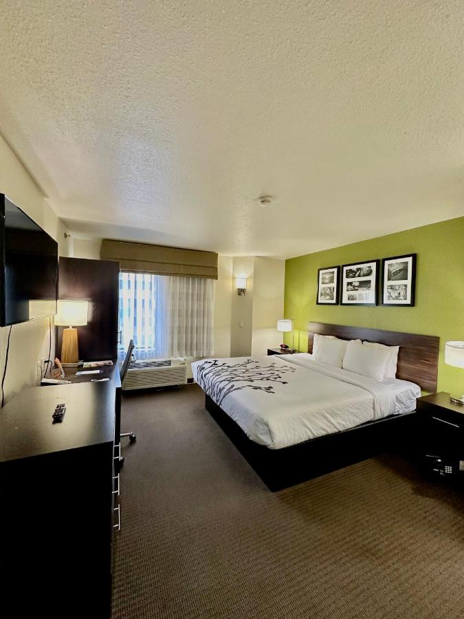 King Suite at Sleep Inn & Suites Tulsa Central I-44