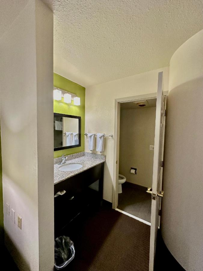 King Suite at Sleep Inn & Suites Tulsa Central I-44