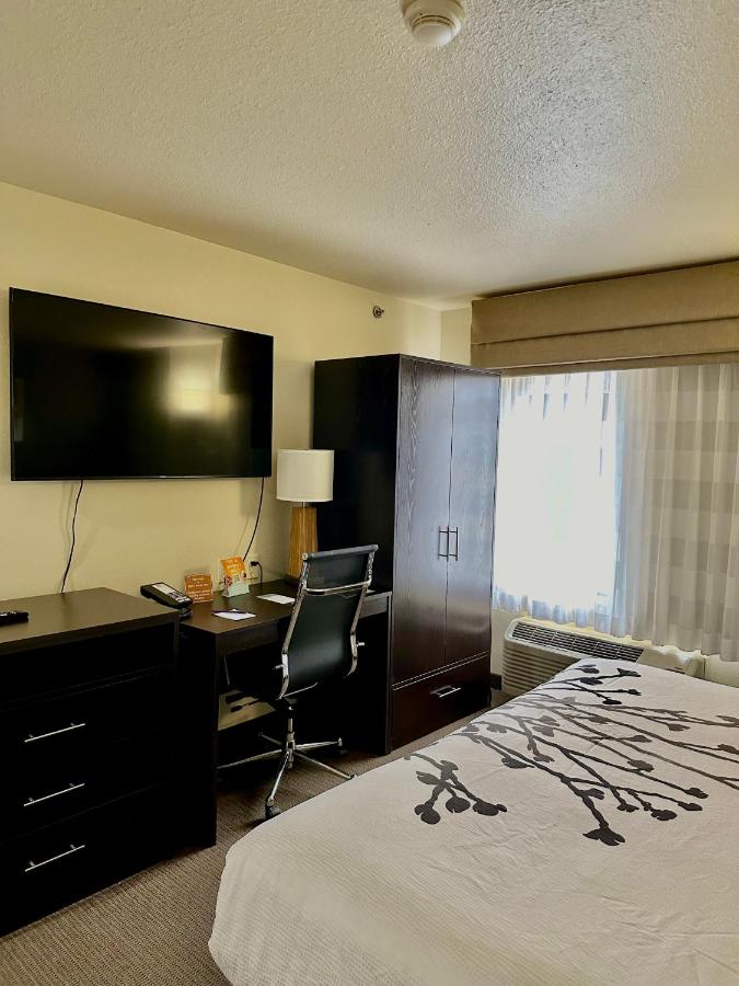 King Suite at Sleep Inn & Suites Tulsa Central I-44