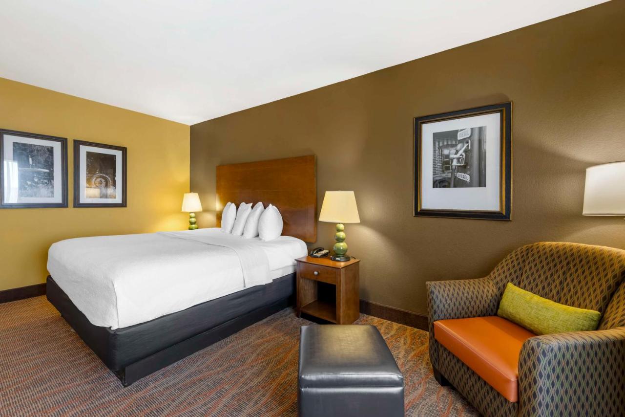 King Room with Shower - Non-Smoking at Best Western Plus Tupelo Inn & Suites