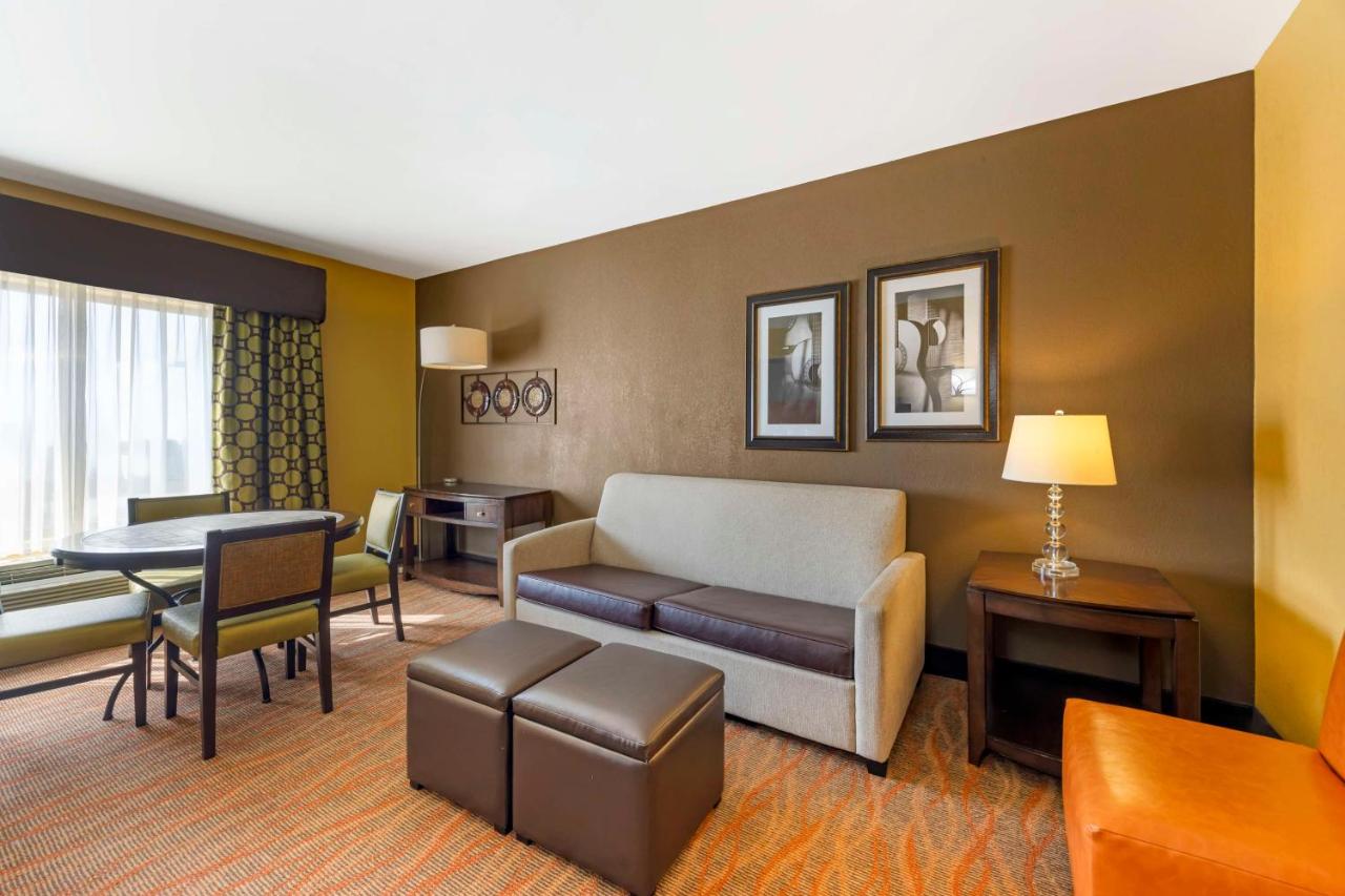 King Suite with Sofa Bed - Non-Smoking at Best Western Plus Tupelo Inn & Suites