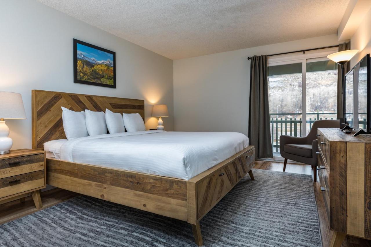 One-Bedroom Apartment with Valley View at Evergreen Lodge at Vail