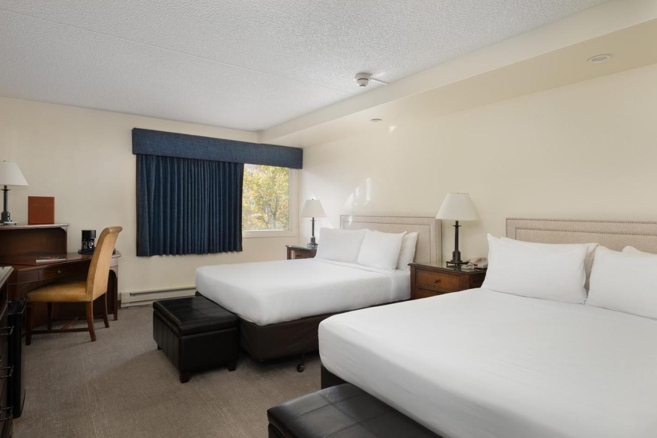 Queen Room with Two Queen Beds - Mountain View at Evergreen Lodge at Vail