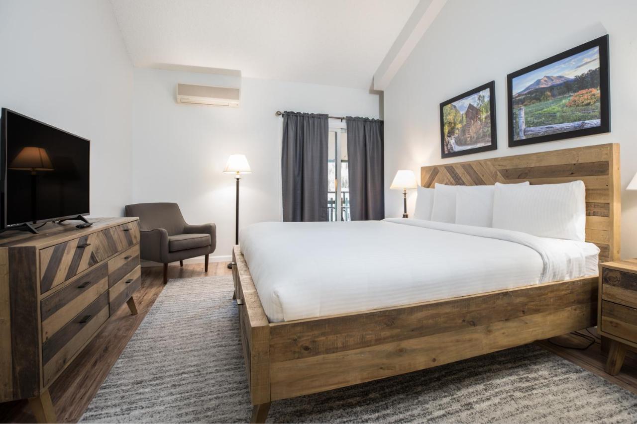 Two-Bedroom Apartment with Mountain View at Evergreen Lodge at Vail