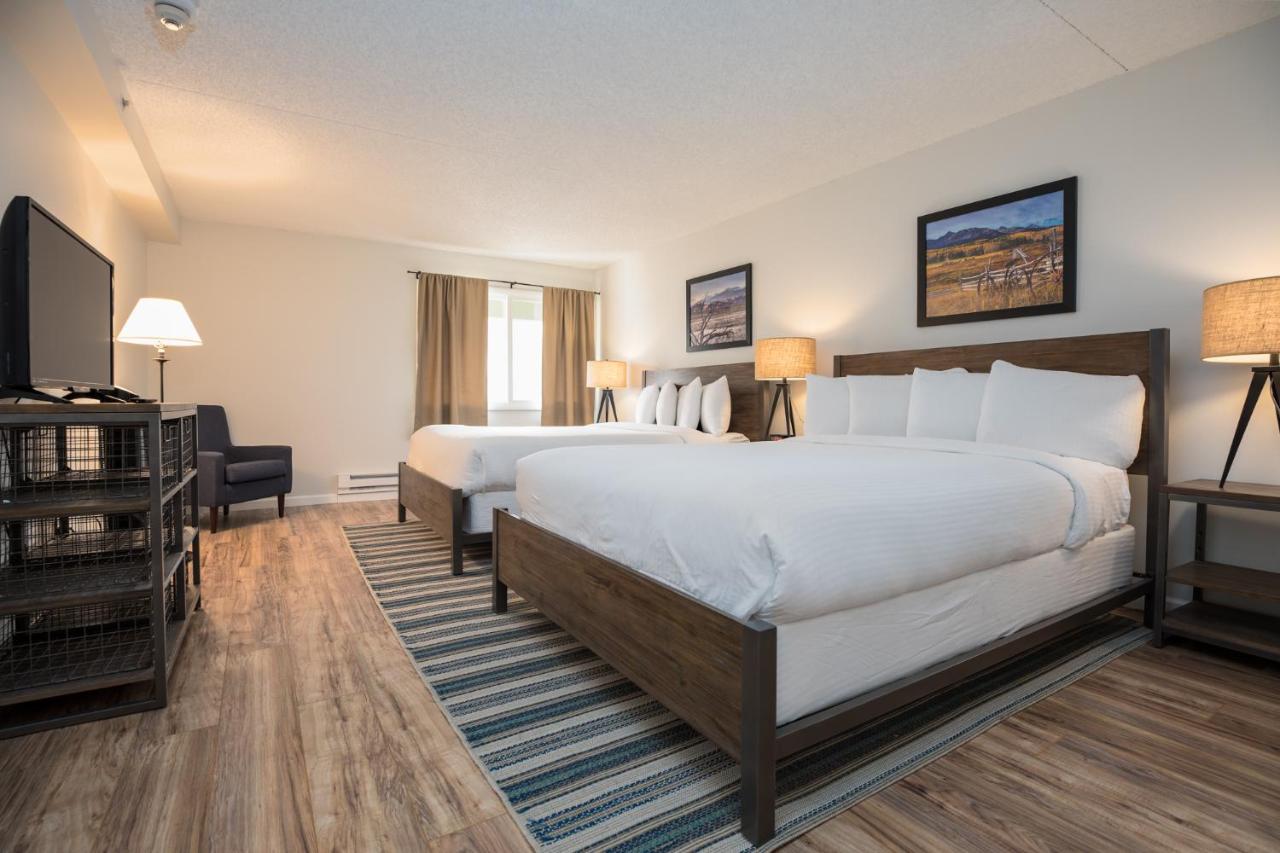 Two-Bedroom Apartment with Mountain View at Evergreen Lodge at Vail
