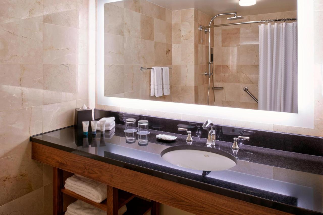  | The Westin Detroit Metropolitan Airport