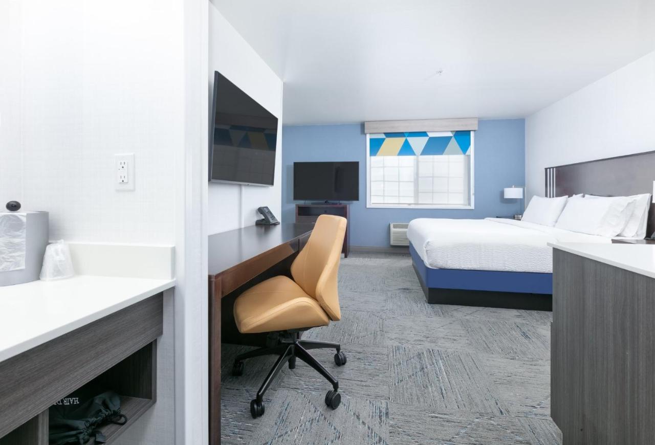 King Suite with Spa Bath - Non-Smoking at Holiday Inn Express Spokane-Valley by IHG