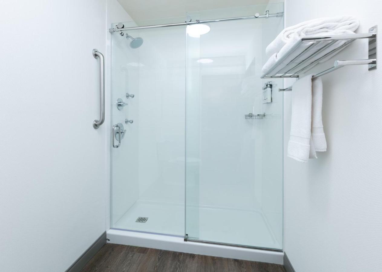 King Suite with Spa Bath - Non-Smoking at Holiday Inn Express Spokane-Valley by IHG