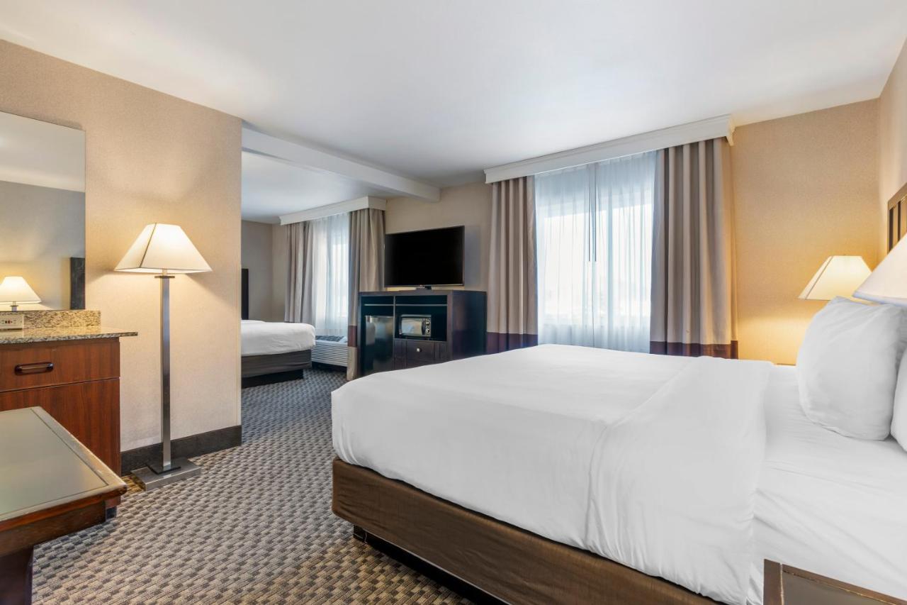 Suite with 1 King Bed and 2 Queen Beds - Non-Smoking Pet Free at Comfort Inn Troutdale - Portland East