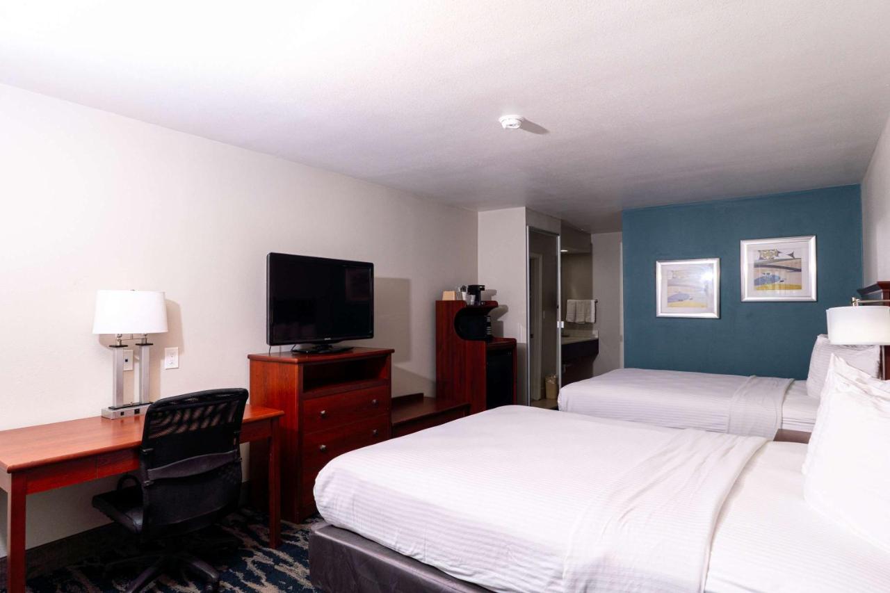 Queen Room with Two Queen Beds - Non-Smoking at Best Western Paradise Inn