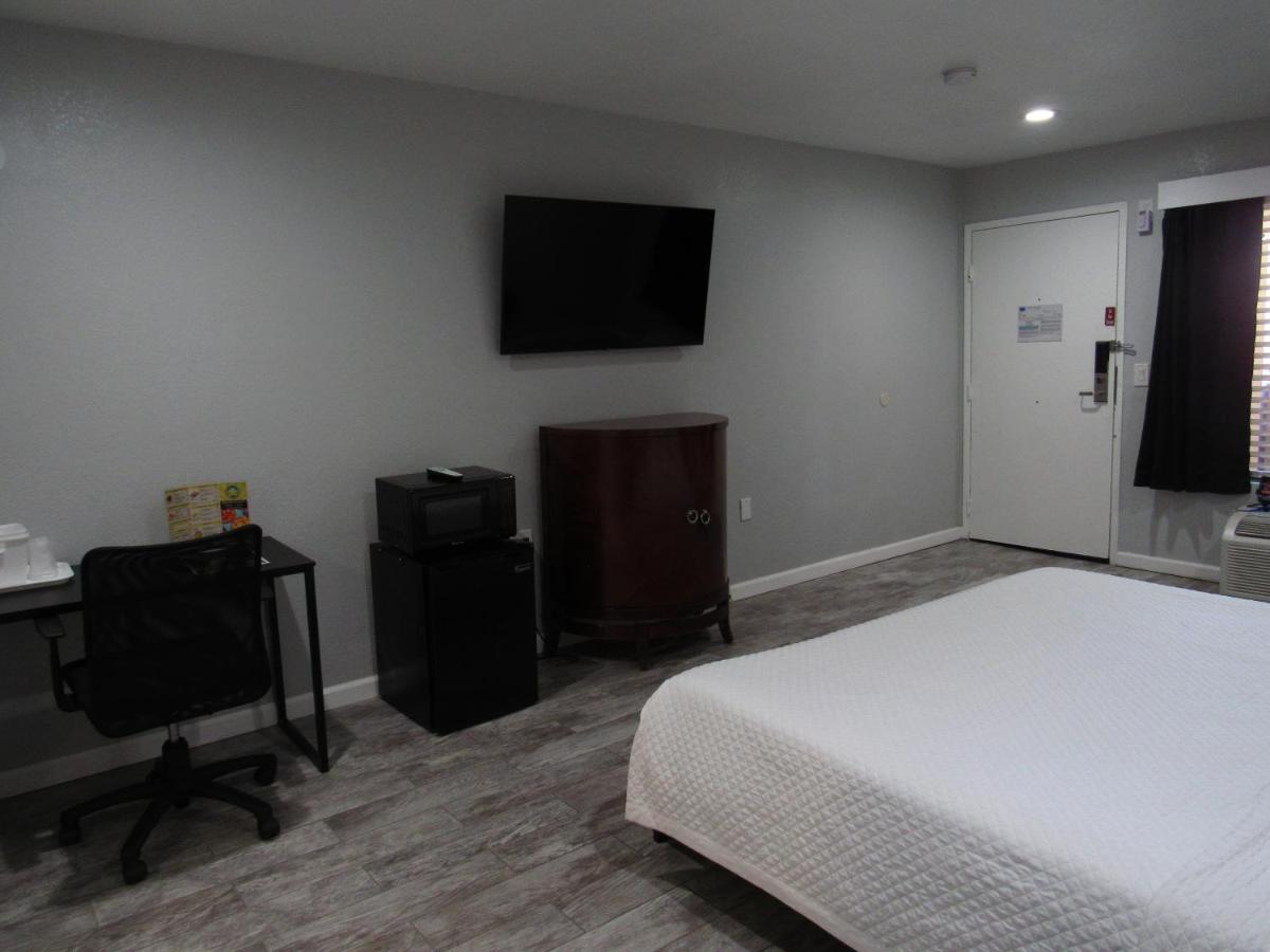King Room - Mobility Access/Non-Smoking at Capri Suites Anaheim