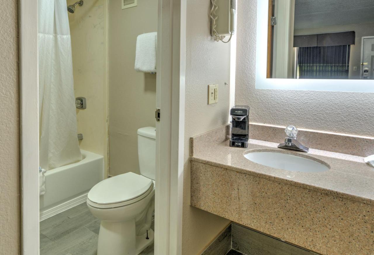 | Super 8 by Wyndham Knoxville West/Farragut