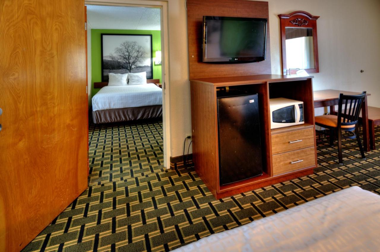  | Super 8 by Wyndham Knoxville West/Farragut