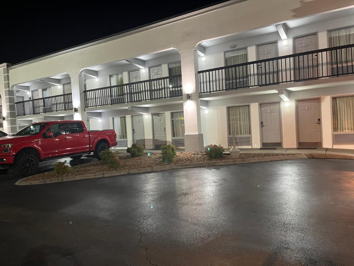  | Super 8 by Wyndham Knoxville West/Farragut