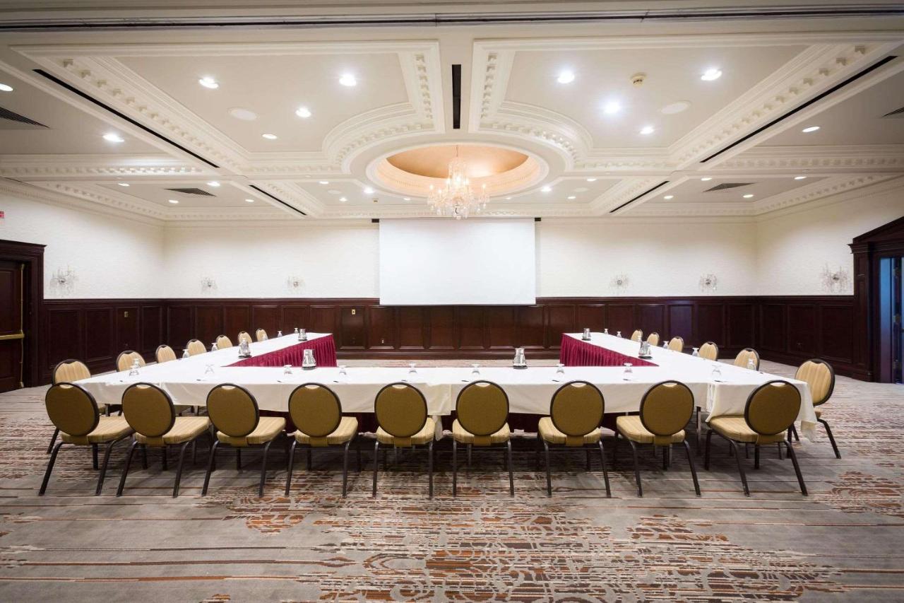 | Radisson Hotel Cincinnati Riverfront