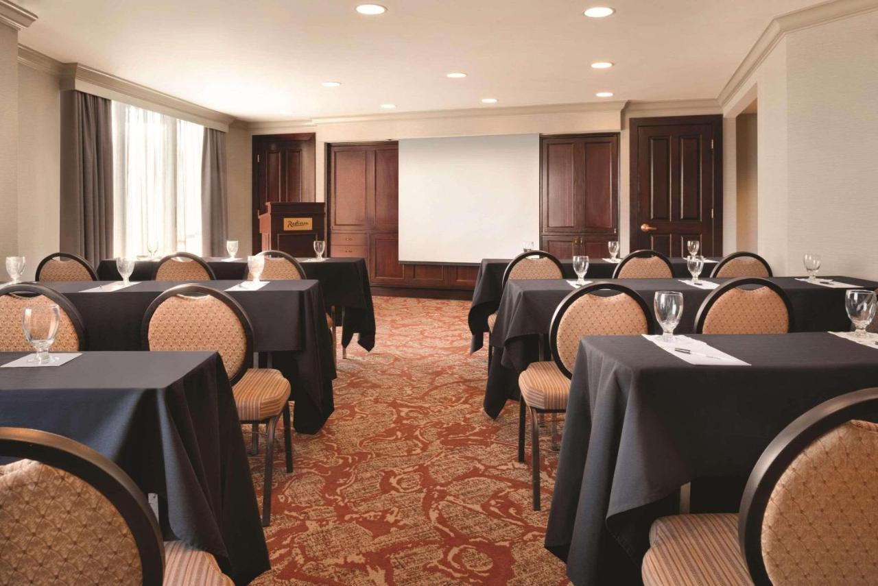 | Radisson Hotel Cincinnati Riverfront