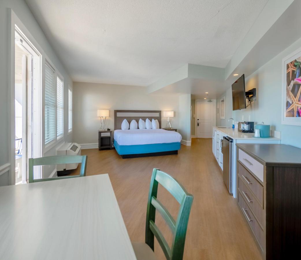  | Commander Hotel & Suites