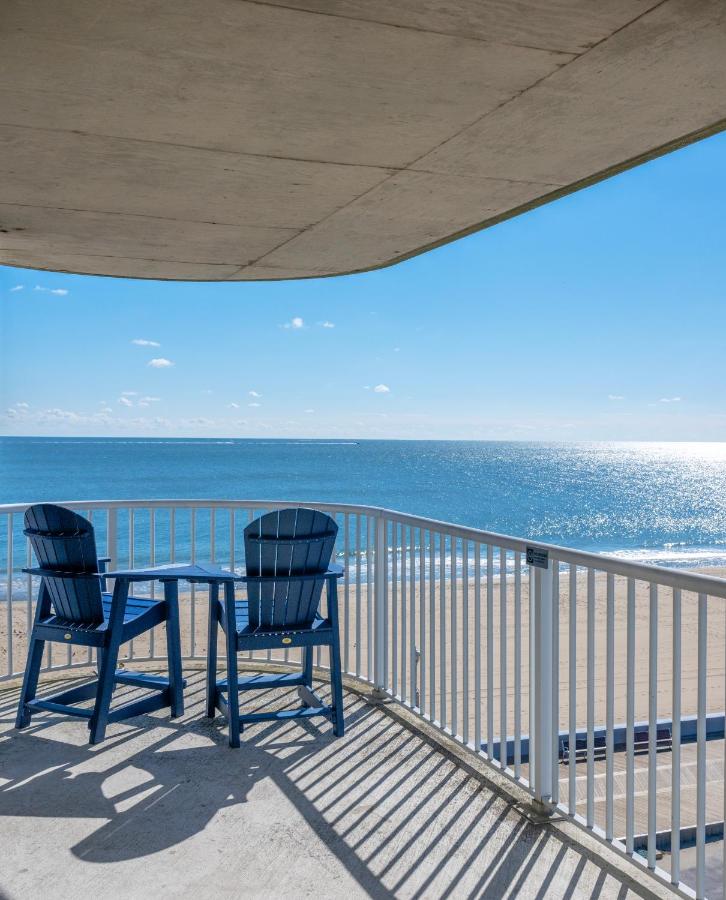 Deluxe King Suite at Commander Hotel & Suites