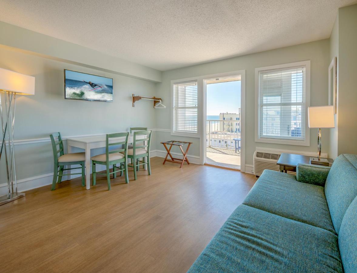 Deluxe Suite with Sea View at Commander Hotel & Suites