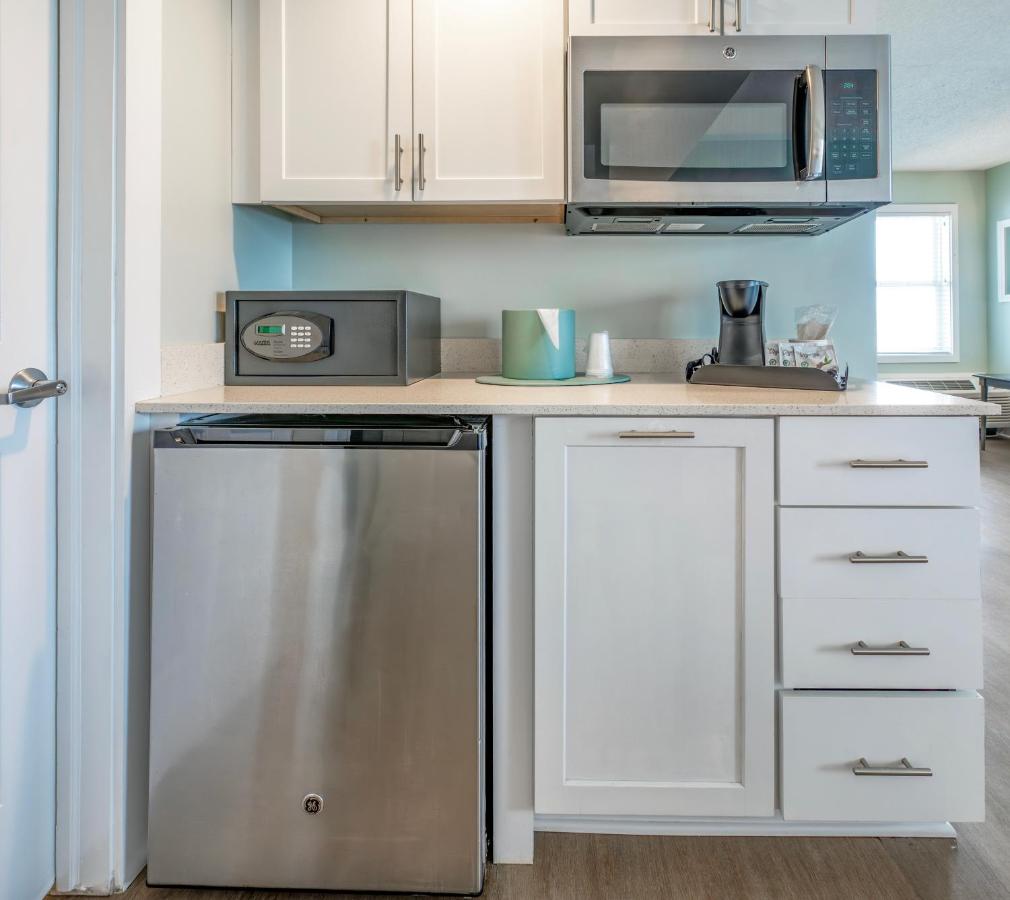  | Commander Hotel & Suites