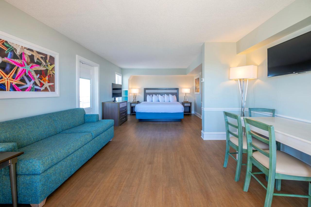 Deluxe Suite with Sea View at Commander Hotel & Suites