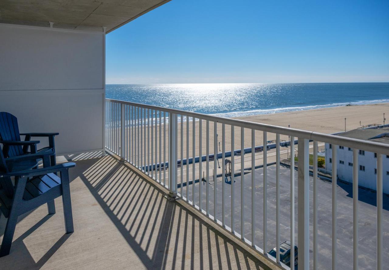 Deluxe Suite with Sea View at Commander Hotel & Suites