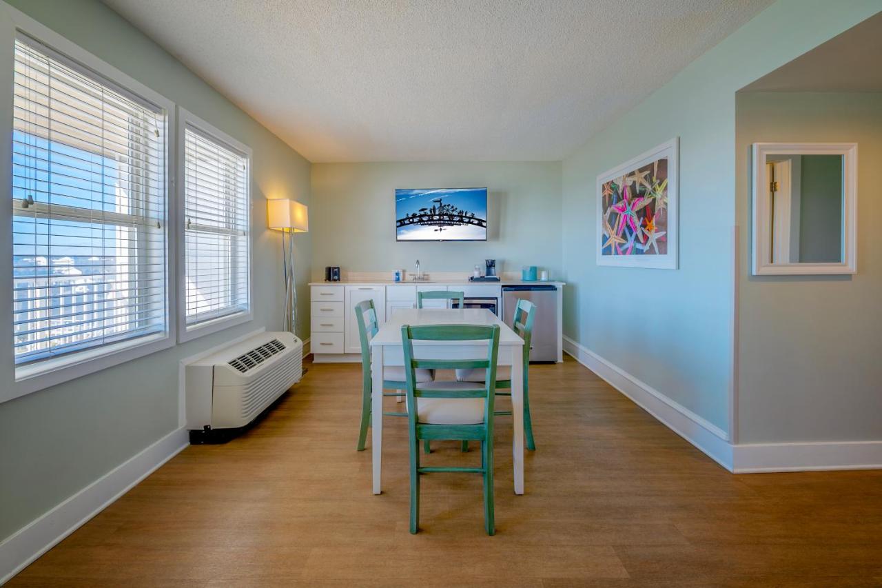  | Commander Hotel & Suites