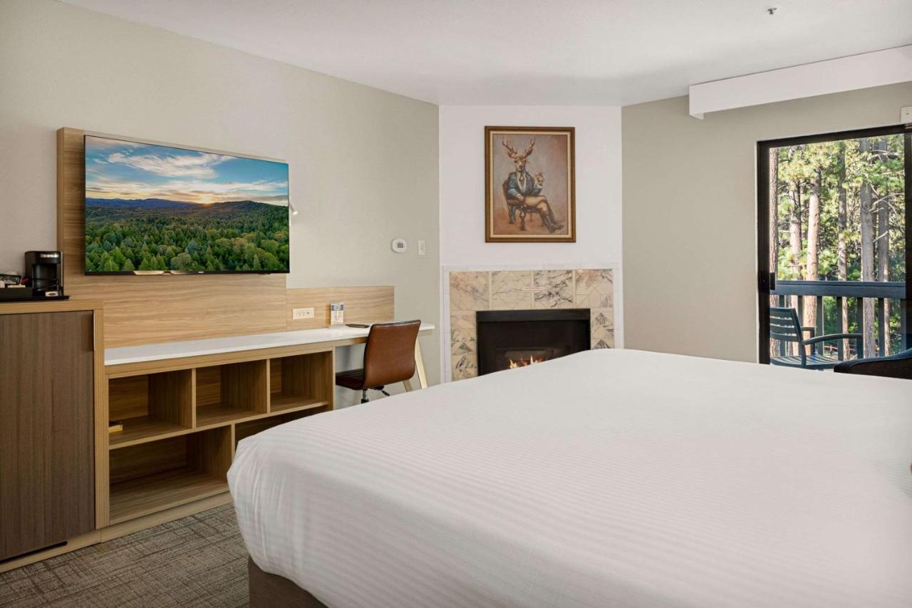 1 King Bed with Fireplace and Balcony at Chateau Big Bear Boutique Hotel, BW Signature Collection